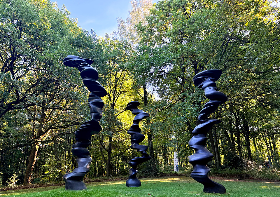 Skulpturenpark Waldfrieden, waar moderne kunst en natuur samenkomen